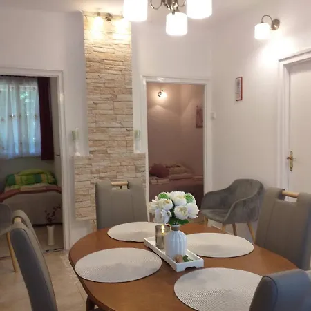 Edit Ház Apartman *