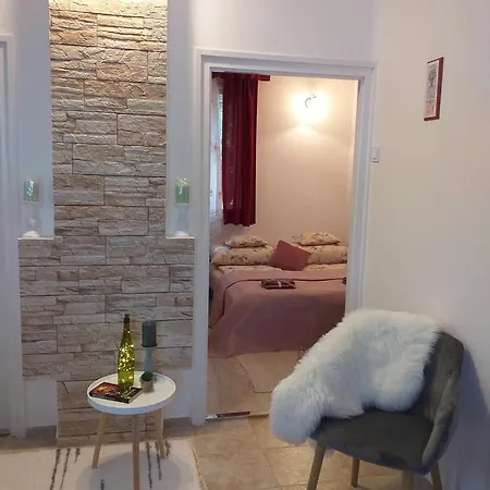 Edit Ház Apartmán *