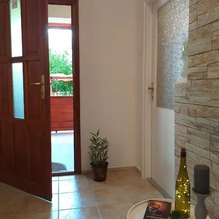 Edit Ház Apartmán *